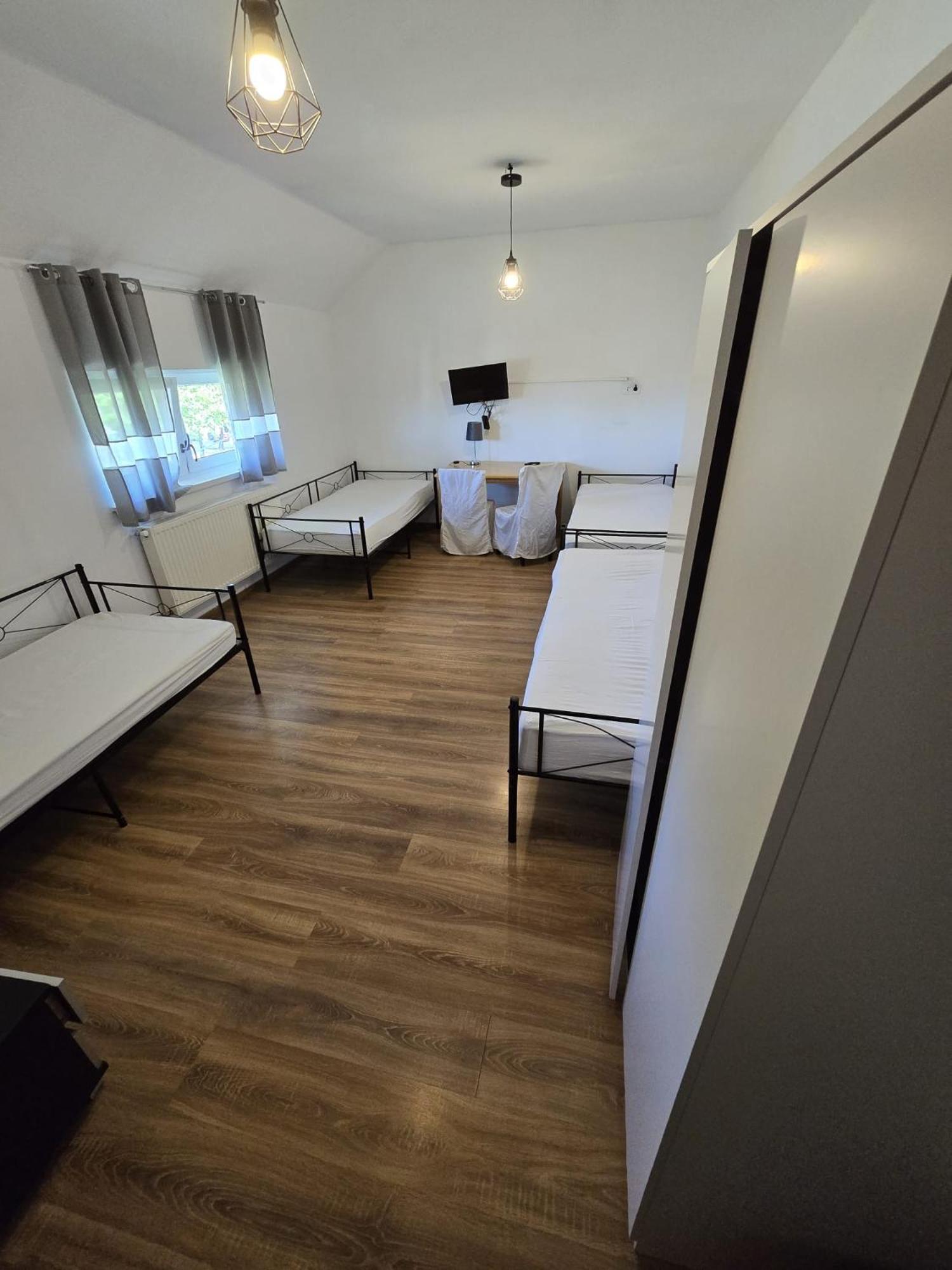 Hotel Sredzka Korona Środa Śląska Exterior foto