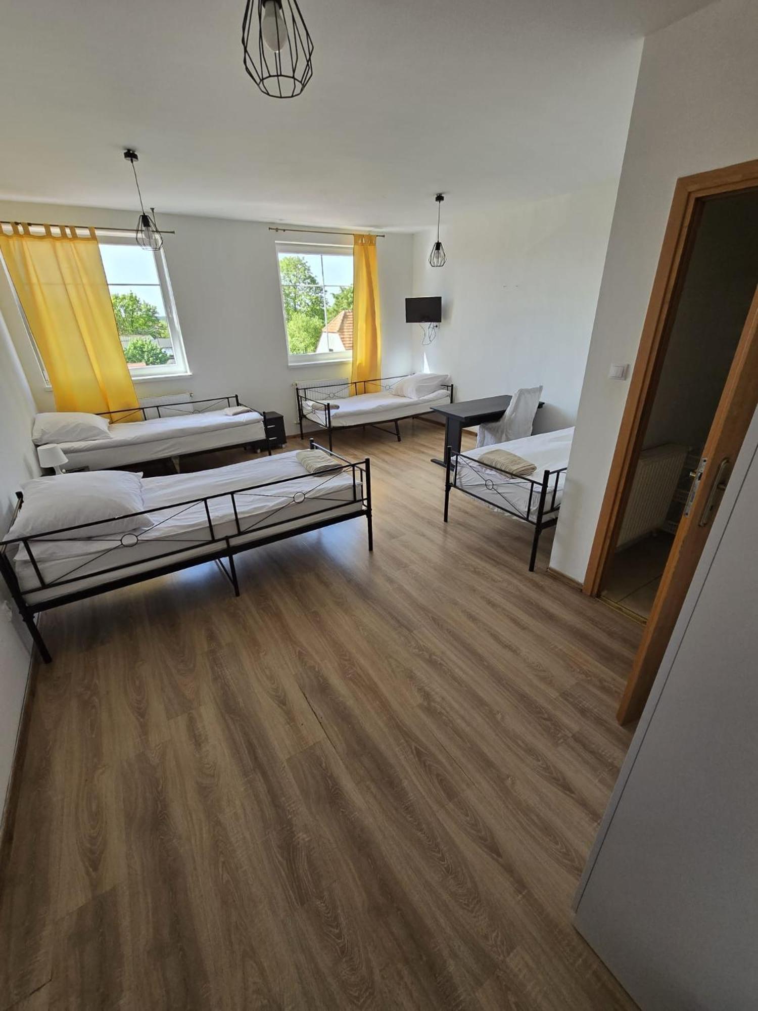Hotel Sredzka Korona Środa Śląska Exterior foto